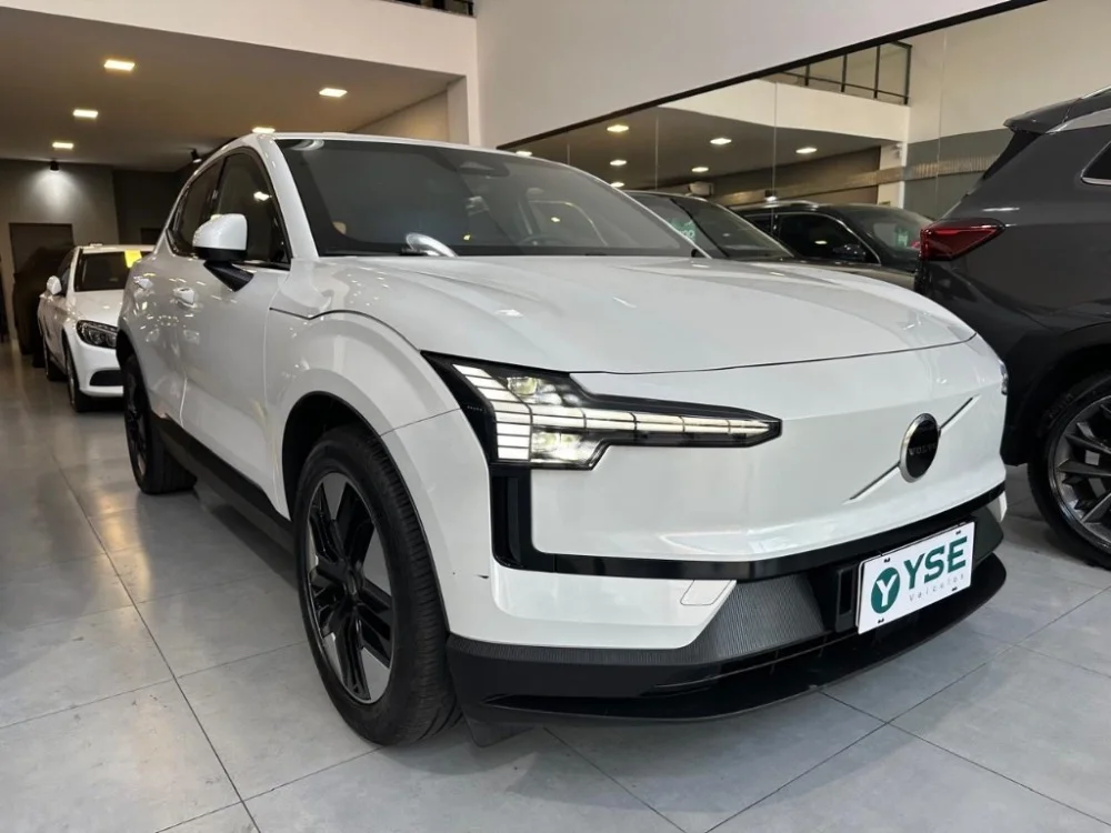 Volvo EX30 E40 Core (Elétrico)